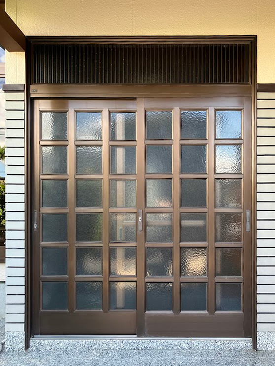 「もっと早く替えればよかった」玄関引戸リフォームで開閉も防犯性もぐっと快適に。 画像